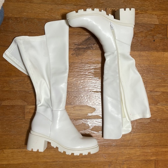 White tall boots - Picture 2 of 3